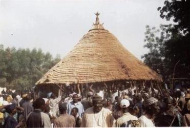 Réfection septennale du toit du Kamabulon, Case sacrée de Kangaba