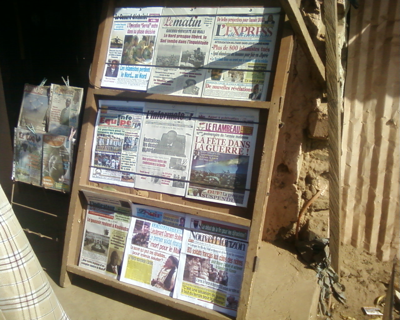 Point de vente de journaux à Bamako (Source personnelle, 16-01-2013